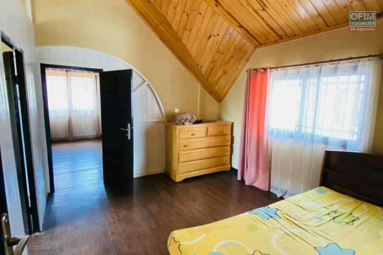 Villa F4 semi-meublée en location sur Mahazoarivo Ambohitsoa.