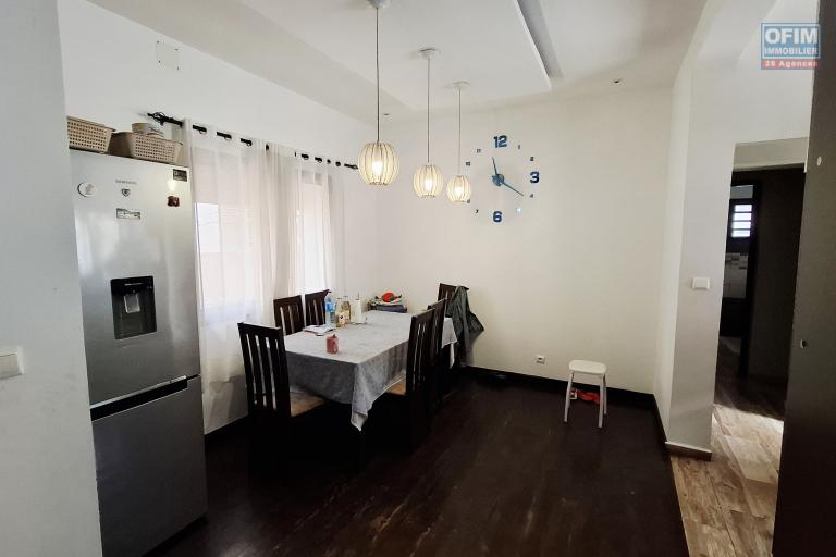 Villa F4 semi-meublée en location sur Mahazoarivo Ambohitsoa.
