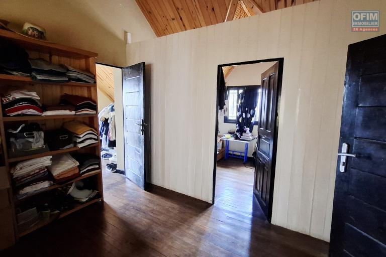Villa F4 semi-meublée en location sur Mahazoarivo Ambohitsoa.