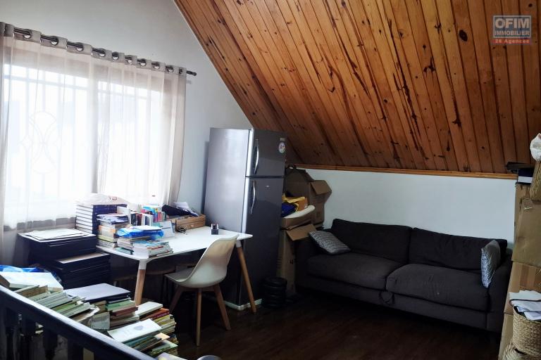 Villa F4 semi-meublée en location sur Mahazoarivo Ambohitsoa.