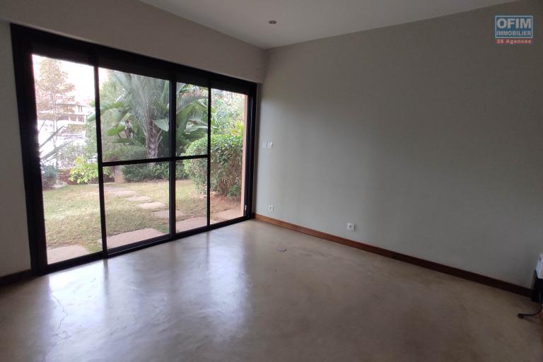 A LOUER Villa de standing de type F4 à moins de 7mn de leader price Ambatobe