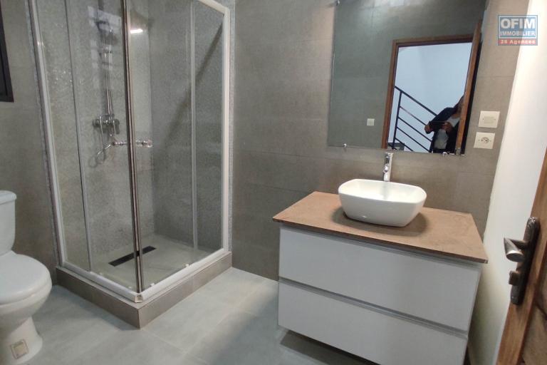 A VENDRE une villa  neuve  de 200m2 habitable avec piscine sur 420m2 a Manadriana Ambatobe