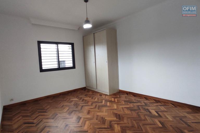 A VENDRE une villa  neuve  de 200m2 habitable avec piscine sur 420m2 a Manadriana Ambatobe