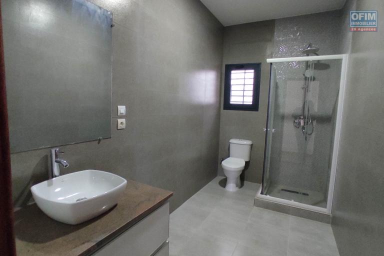 A VENDRE une villa  neuve  de 200m2 habitable avec piscine sur 420m2 a Manadriana Ambatobe