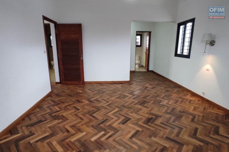 A VENDRE une villa  neuve  de 200m2 habitable avec piscine sur 420m2 a Manadriana Ambatobe