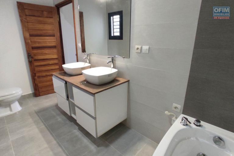 A VENDRE une villa  neuve  de 200m2 habitable avec piscine sur 420m2 a Manadriana Ambatobe