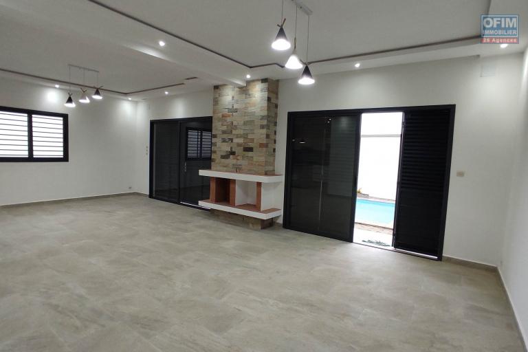 A VENDRE une villa  neuve  de 200m2 habitable avec piscine sur 420m2 a Manadriana Ambatobe