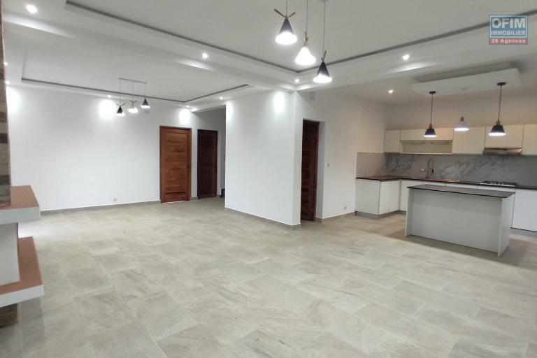 A VENDRE une villa  neuve  de 200m2 habitable avec piscine sur 420m2 a Masinadriana Ambatobe