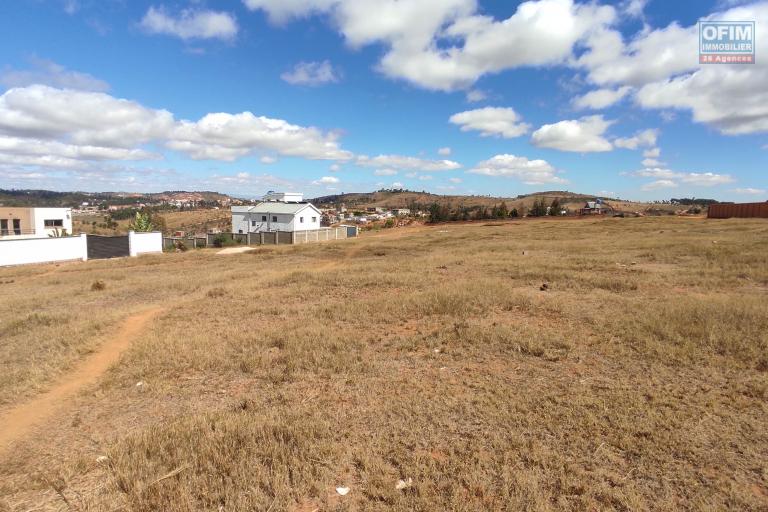 À vendre – Terrain de 1814 m² à proximité de la RN2 à Ambohimalaza