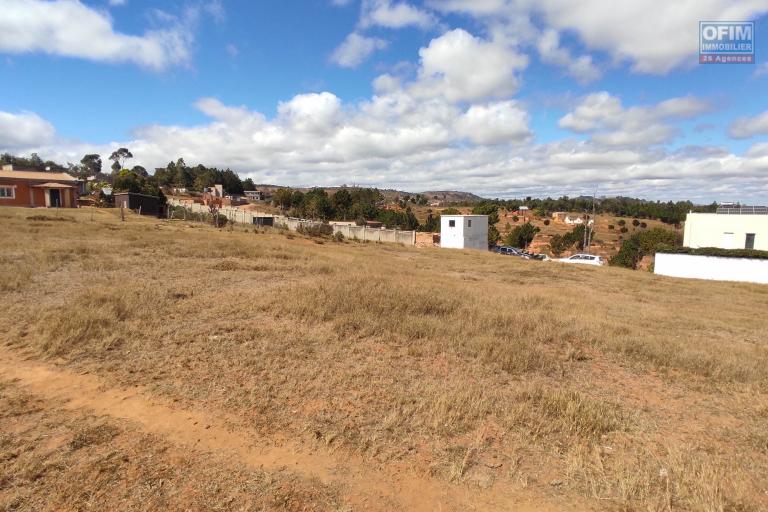 À vendre – Terrain de 1814 m² à proximité de la RN2 à Ambohimalaza