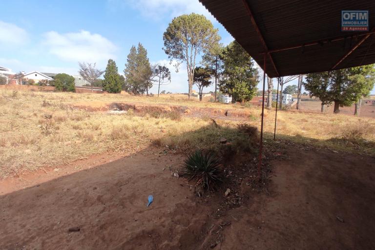 A VENDRE un beau terrain de 18 340m2 Soamanandray à 10mn de l'aéroport d'Ivato