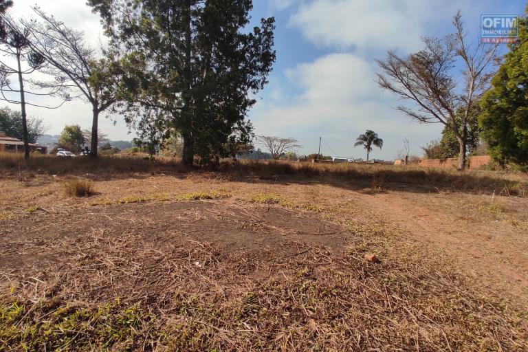 A VENDRE un beau terrain de 18 340m2 Soamanandray à 10mn de l'aéroport d'Ivato