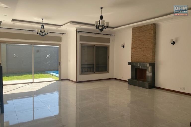 Une villa F7 avec piscine à Ivandry