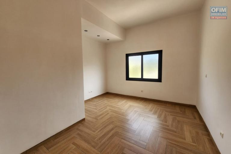 &Agrave; LOUER - APPARTEMENT T4 STANDING NEUF - ANDRANOMENA - Contact