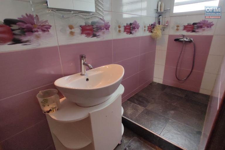 A LOUER un appartement T4 meublé et équipé dans un immeuble sécurisé à 5mn d'ivandry et 7mn d'Ambatobe