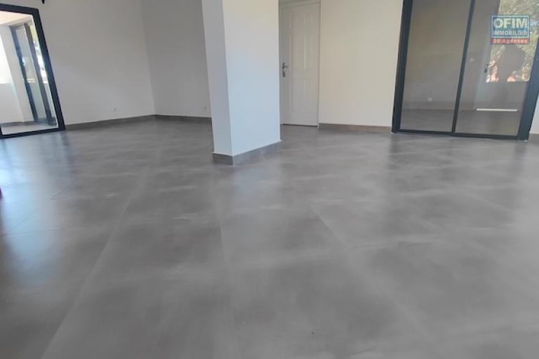 à louer Appartement T4 à 2 pas de leader Ambatobe Contact: 0340244301