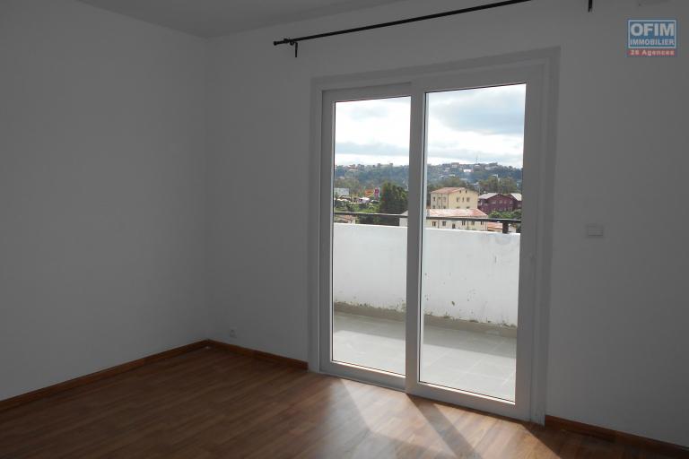 Un appartement T3 &agrave; Ambohimiandra ( CONTACT LALAINA )