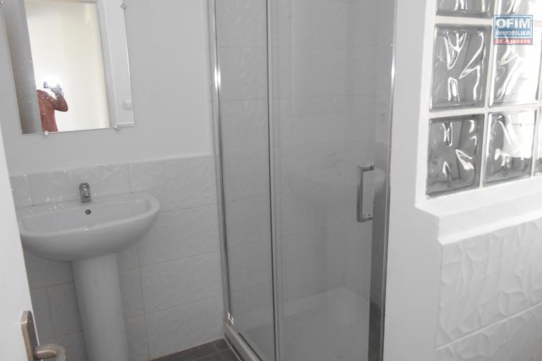 Un appartement T3 à Ambohimiandra ( CONTACT LALAINA 034 08 583 76 )