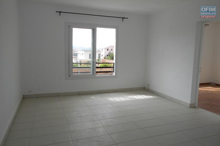 Un appartement T3 à Ambohimiandra ( CONTACT LALAINA 034 08 583 76 )