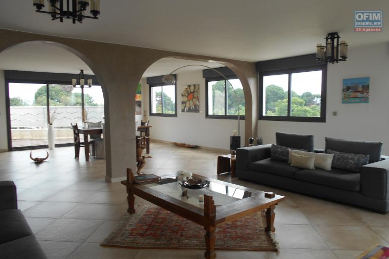 Un grand appartement T4 meubl&eacute; &agrave; Ivandry ( CONTACT LALAINA )