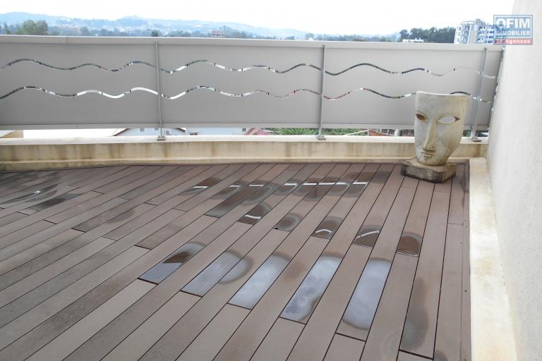 Un grand appartement T4 meubl&eacute; &agrave; Ivandry ( CONTACT LALAINA )