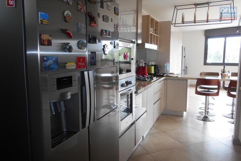 Un grand appartement T4 meubl&eacute; &agrave; Ivandry ( CONTACT LALAINA )