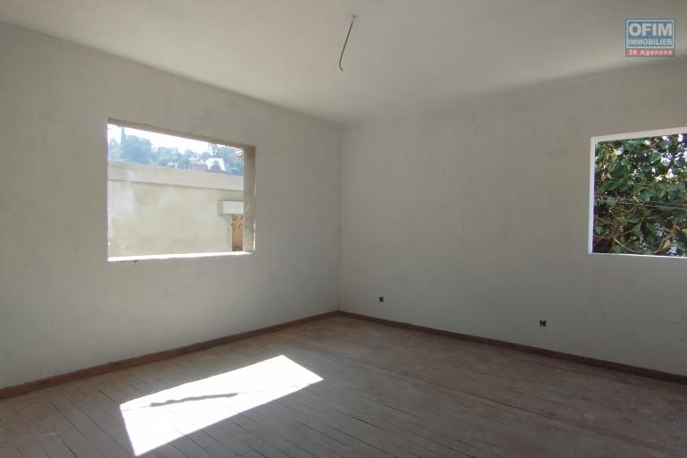 A vendre maison F5 en cours de finition sur Ambatobe (CONTACT FELANA)