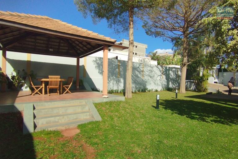 A louer, spacieuse villa meublée de haut standing F5+ dans une résidence sécurisée H24/7 sur Androhibe- Antananarivo (CONTACT FELANA)