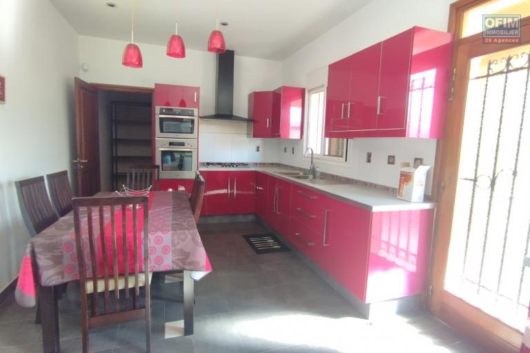 A louer, spacieuse villa meublée de haut standing F5+ dans une résidence sécurisée H24/7 sur Androhibe- Antananarivo (CONTACT FELANA 0341654755)