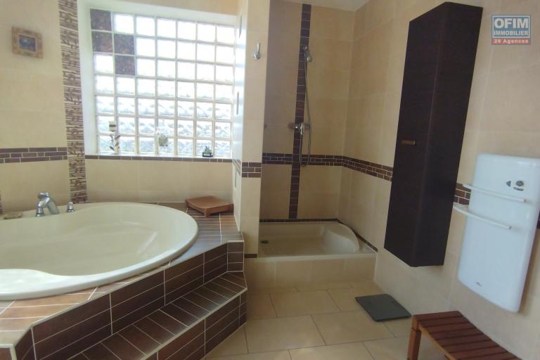 A louer, spacieuse villa meublée de haut standing F5+ dans une résidence sécurisée H24/7 sur Androhibe- Antananarivo (CONTACT FELANA)