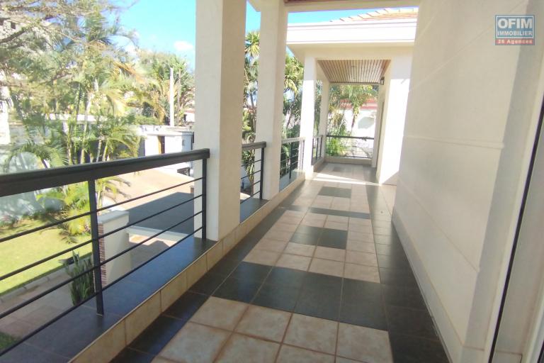 A louer, spacieuse villa meublée de haut standing F5+ dans une résidence sécurisée H24/7 sur Androhibe- Antananarivo (CONTACT FELANA)
