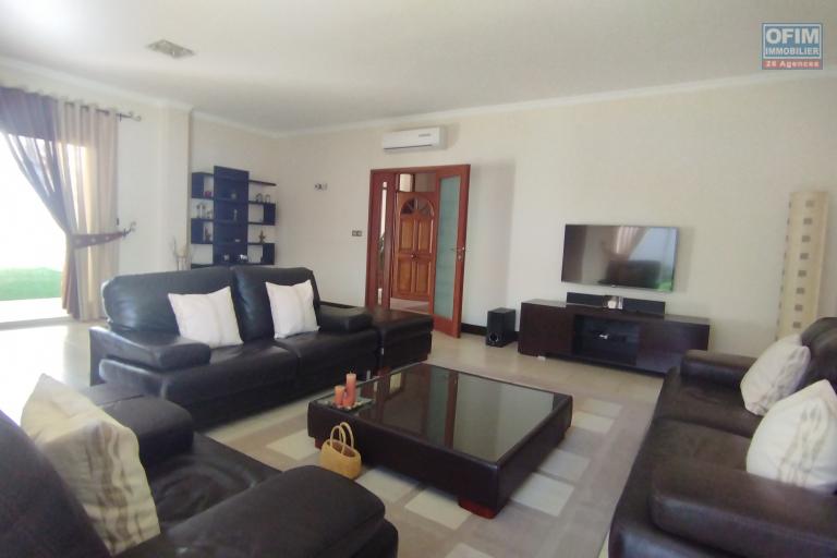 A louer, spacieuse villa meublée de haut standing F5+ dans une résidence sécurisée H24/7 sur Androhibe- Antananarivo (CONTACT FELANA)