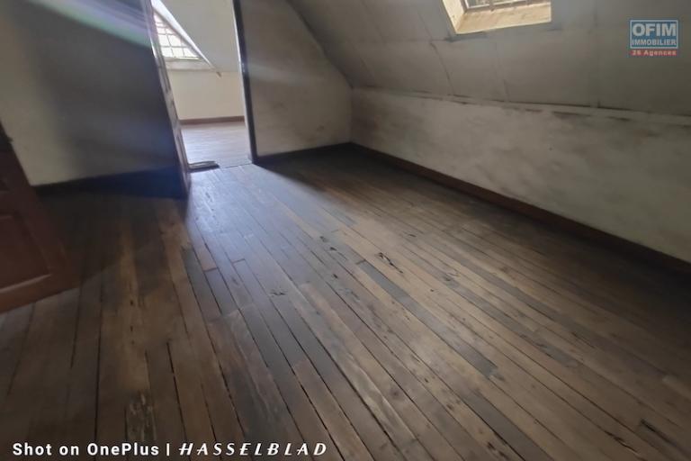 A  vendre Maison traditionnelle &agrave; r&eacute;nover bord de route &agrave; bel'air Ankadivato, contact Mr Jacky 034 02 443 04