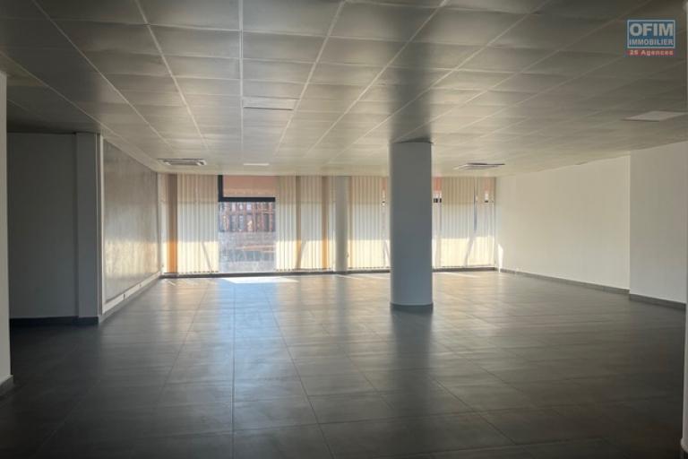 Des bureaux de 167m2 et 204m2  à Andraharo ( CONTACT LALAINA 034 08 583 76 )