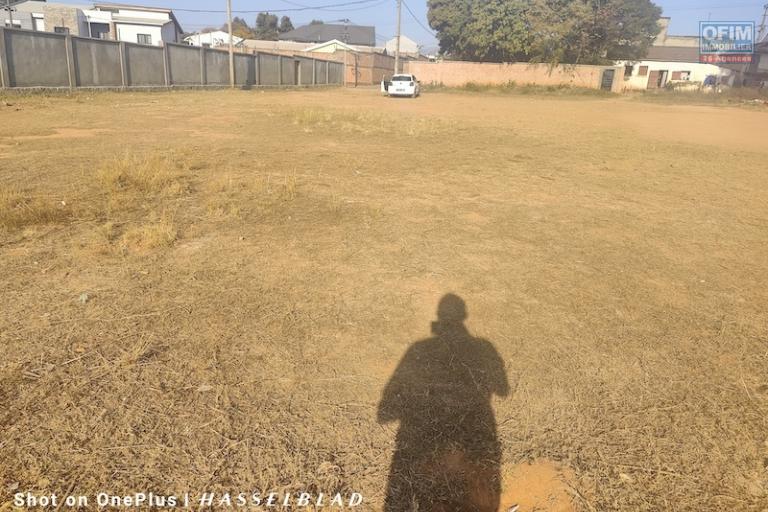 A vendre Terrain 3535 M2 (morcelable) pr&ecirc;t &agrave; construire &agrave; ilaivola ivato contact rapide Mr Jacky +261 34 02 443 04
