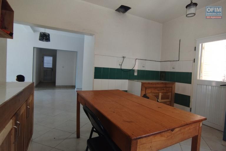 A louer, villa F5 &agrave; &eacute;tage sise &agrave; Ambohimirary- Antananarivo (contact Felana)