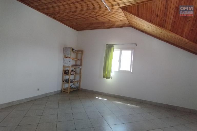 A louer, villa F5 &agrave; &eacute;tage sise &agrave; Ambohimirary- Antananarivo (contact Felana)