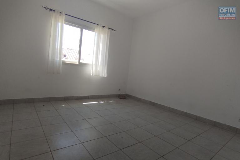 A louer, villa F5 &agrave; &eacute;tage sise &agrave; Ambohimirary- Antananarivo (contact Felana)