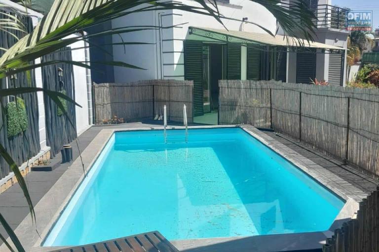 Une villa F6 avec piscine à Nanisana ( CONTACT LALAINA 0340858376 )