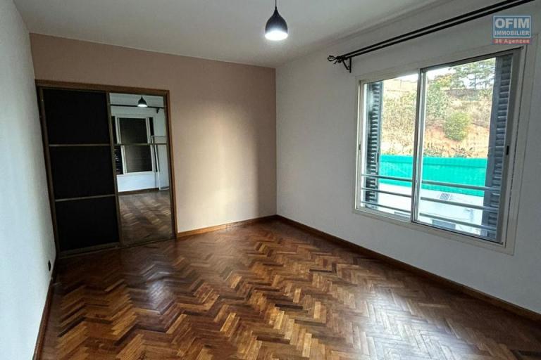 Une villa F6 avec piscine à Nanisana ( CONTACT LALAINA 0340858376 )