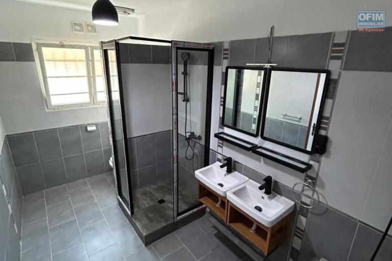 Une villa F6 avec piscine à Nanisana ( CONTACT LALAINA 0340858376 )