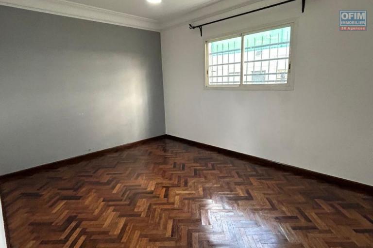 Une villa F6 avec piscine à Nanisana ( CONTACT LALAINA 0340858376 )