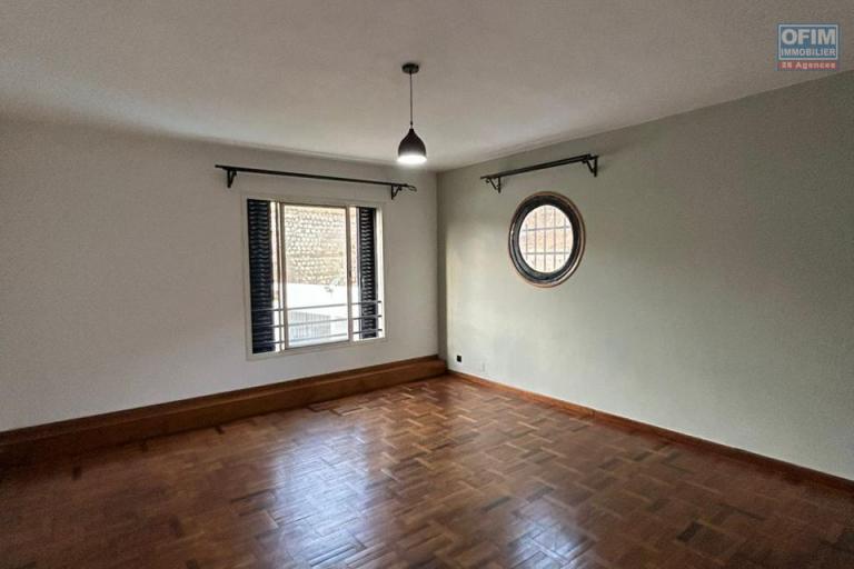 Une villa F6 avec piscine à Nanisana ( CONTACT LALAINA 0340858376 )