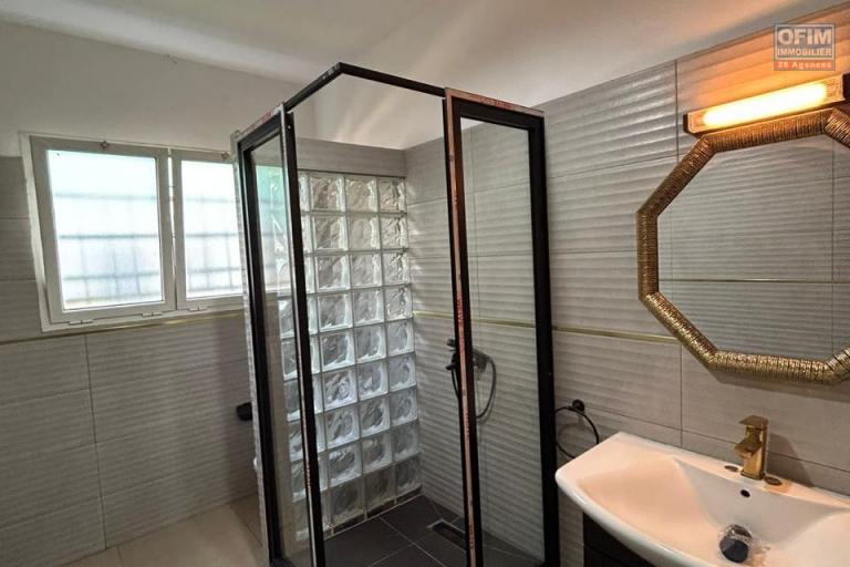 Une villa F6 avec piscine à Nanisana ( CONTACT LALAINA 0340858376 )
