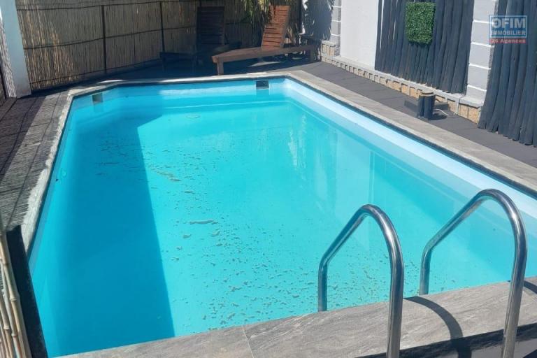 Une villa F6 avec piscine à Nanisana ( CONTACT LALAINA 0340858376 )