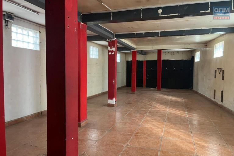 Un local commercial sur 3 niveaux à Andranonahoatra Itaosy ( CONTACT lALAINA)
