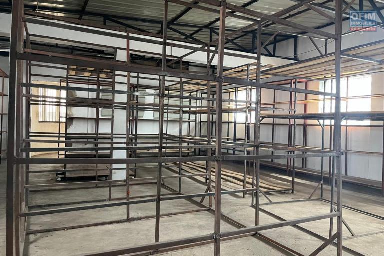 Un local commercial sur 3 niveaux à Andranonahoatra Itaosy ( CONTACT lALAINA)