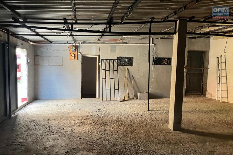 Un local commercial sur 3 niveaux à Andranonahoatra Itaosy ( CONTACT lALAINA)