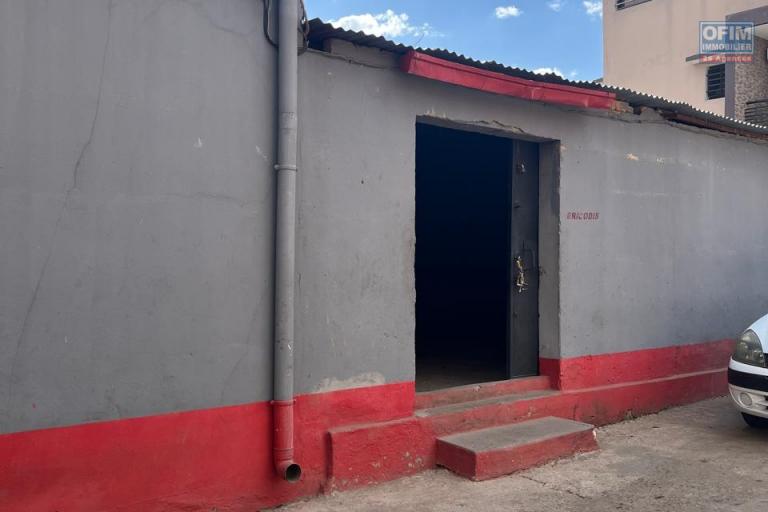 Un local commercial sur 3 niveaux à Andranonahoatra Itaosy ( CONTACT lALAINA 0340858376)