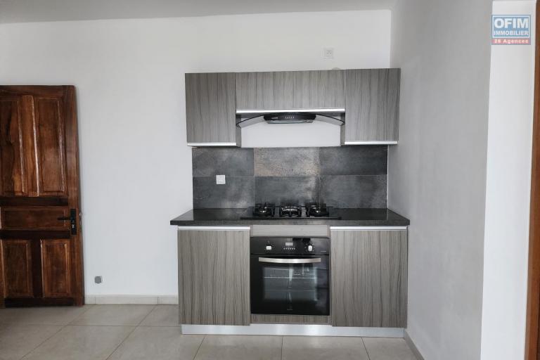 &Agrave; LOUER - villa &agrave; &eacute;tage F5 avec piscine &agrave; Ankadindravola Ivato. Contact Mr Jacky 034 02 443 04. LOUER